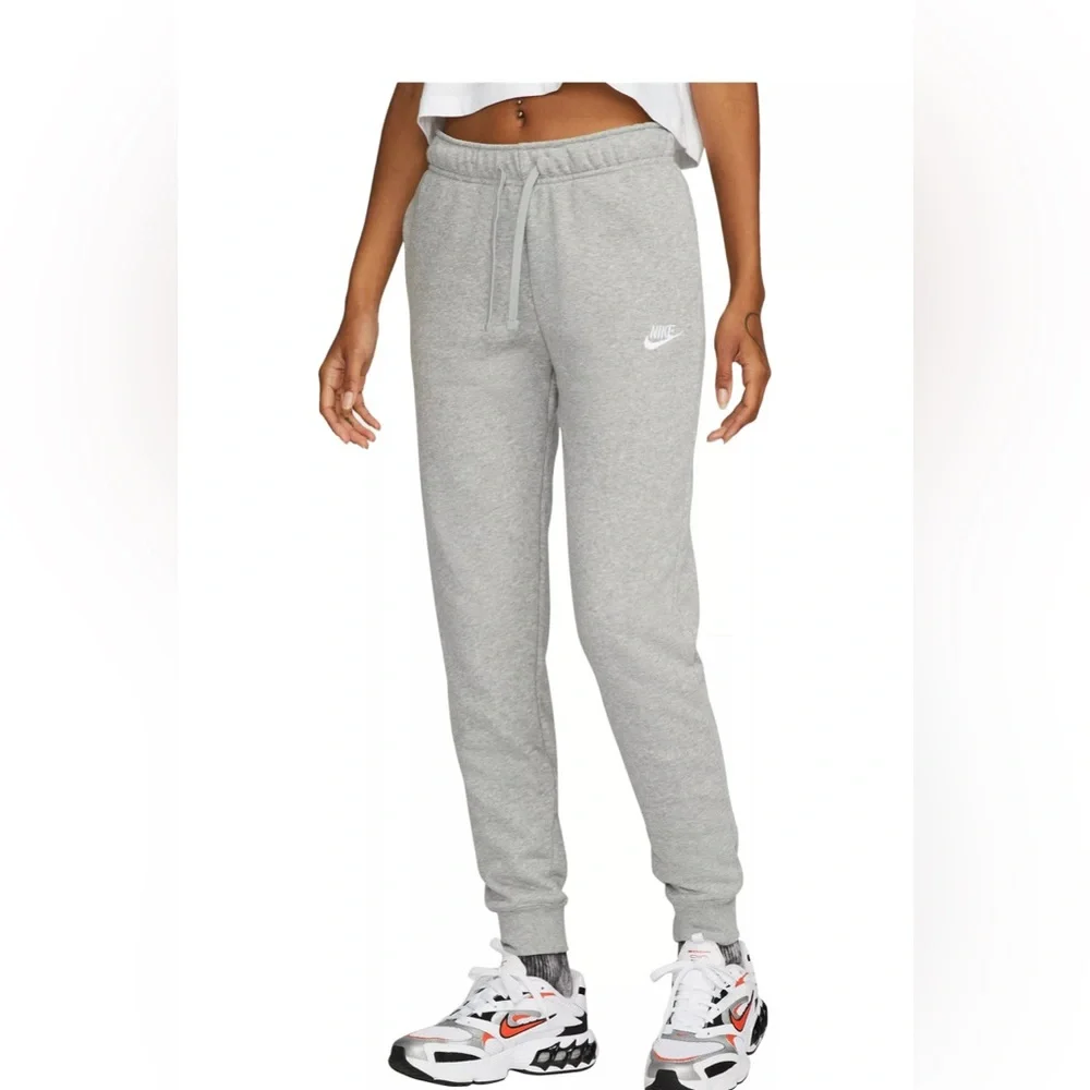Woman’s grey Nike sweatpants - Picture 1 of 2